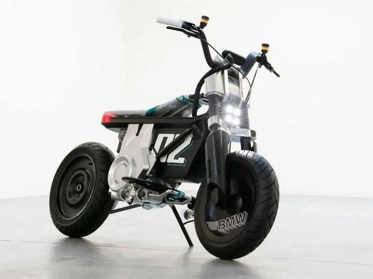Moto Elétrica BMW CE 02 no Brasil